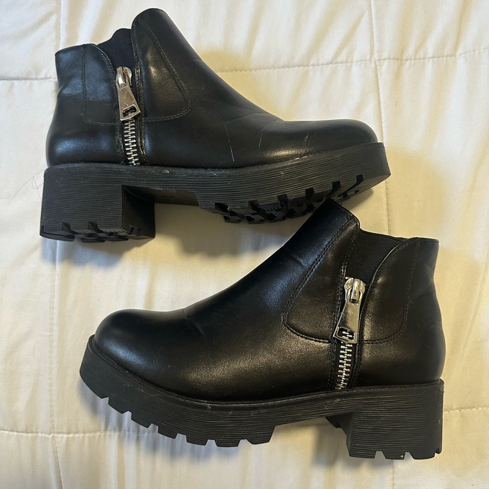 Black Ankle boot with Zipper